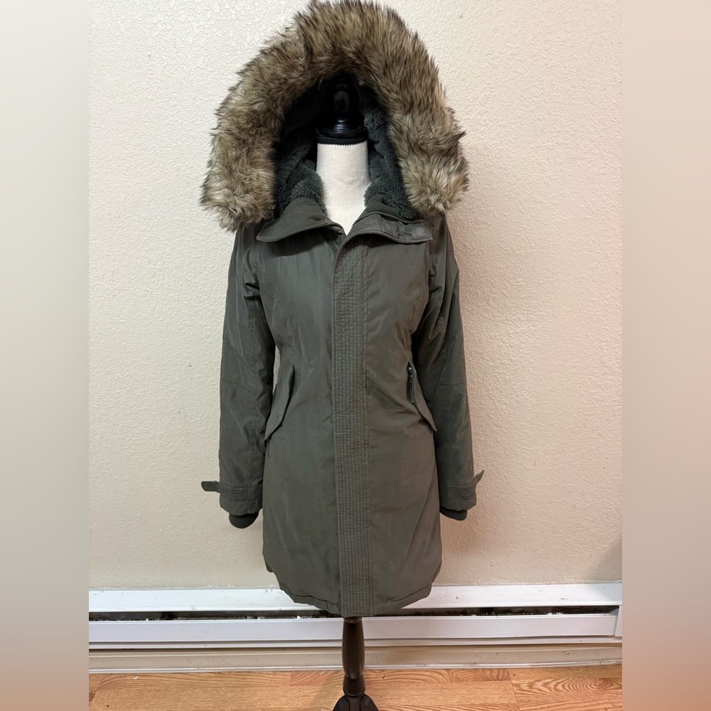 TNA Aritzia Avoriaz Parka